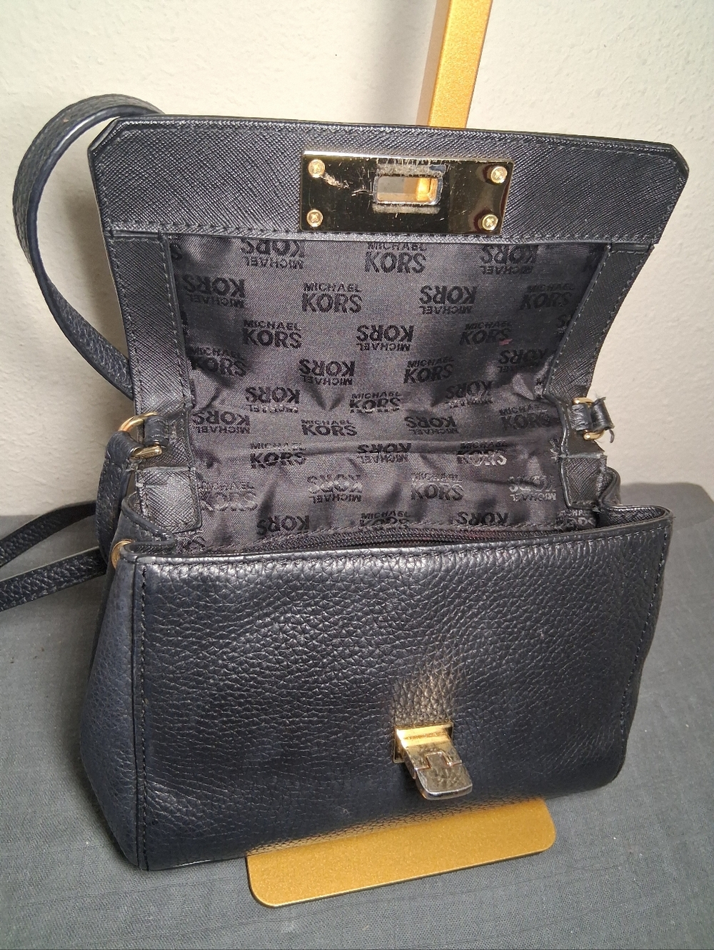 Michael Kors Small Callie Black Crossbody With Adjustable Strap - Picture 4 of 10